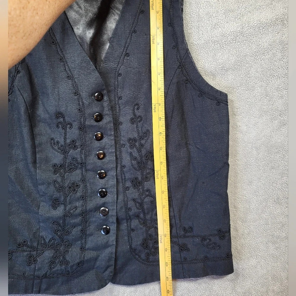 Vintage Floral Scrolled Button-up Vest Top - Picture 9 of 11